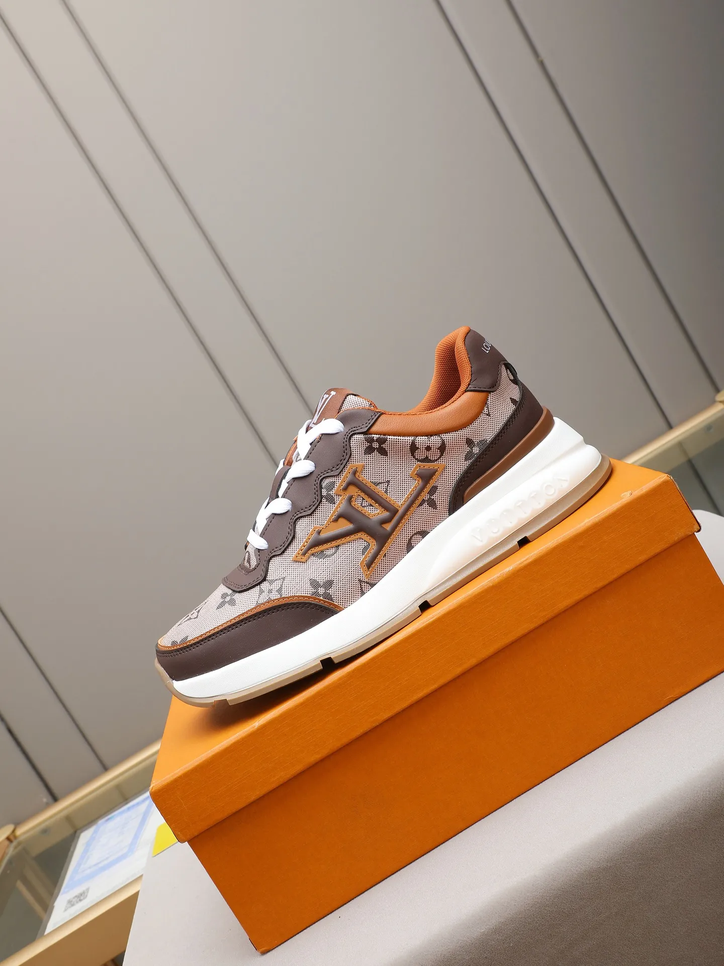 Men's shoes 💰460 Brand: LOUIS VUITTON Louis Vuitton LV Size: 38 39 40 41 42 43 44 (45 customized) Fabric: original cowhide cowhide 🔸Inside of: mesh 🔺Sole: counter foam outsole